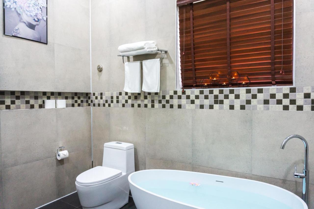 LUXURY PRIVATE VILLAS 400m2 WITH POOL NEAR LIO BEACH El Nido Exterior foto