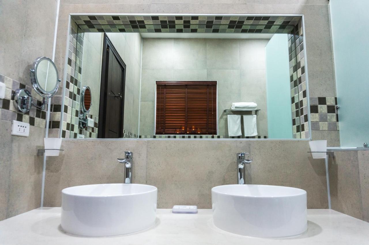 LUXURY PRIVATE VILLAS 400m2 WITH POOL NEAR LIO BEACH El Nido Exterior foto