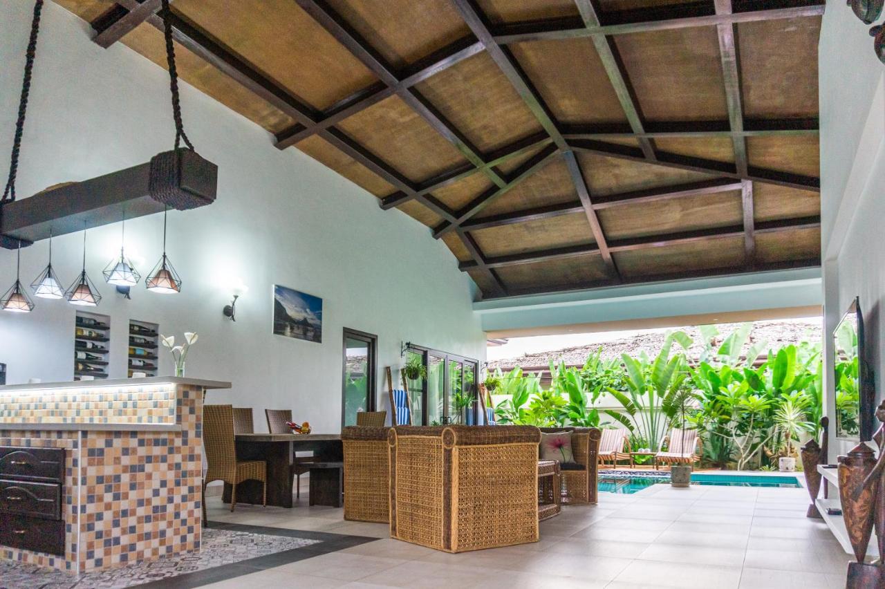 LUXURY PRIVATE VILLAS 400m2 WITH POOL NEAR LIO BEACH El Nido Exterior foto